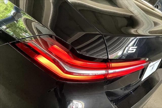 Photo of 2024 Black Sapphire Metallic BMW i5