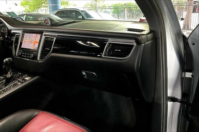 Photo of 2018 Black Porsche Macan