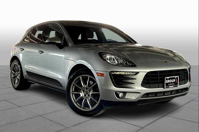 Photo of 2018 Black Porsche Macan