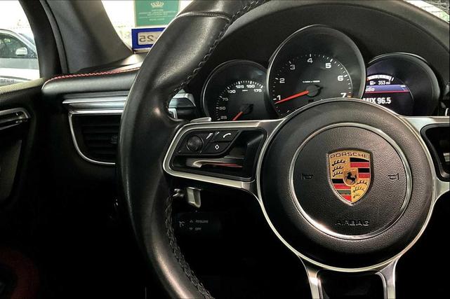 Photo of 2018 Black Porsche Macan