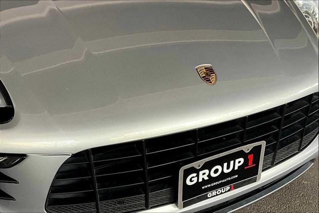 Photo of 2018 Black Porsche Macan