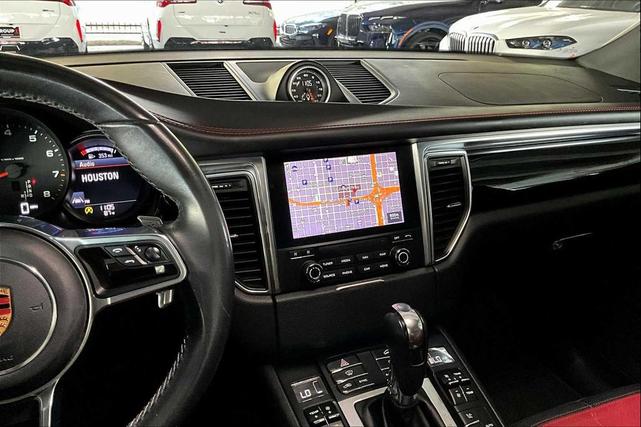 Photo of 2018 Black Porsche Macan