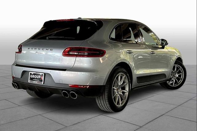 Photo of 2018 Black Porsche Macan