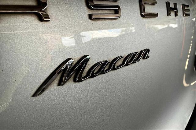 Photo of 2018 Black Porsche Macan