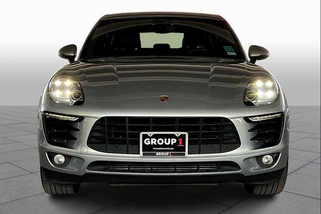 Photo of 2018 Black Porsche Macan