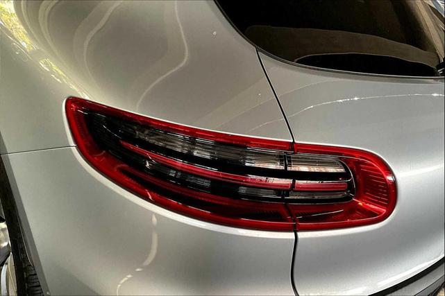 Photo of 2018 Black Porsche Macan