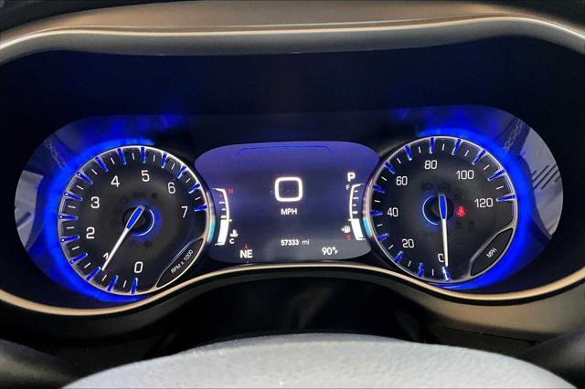 Photo of 2022 Bright White Clearcoat Chrysler Pacifica