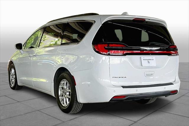 Photo of 2022 Bright White Clearcoat Chrysler Pacifica