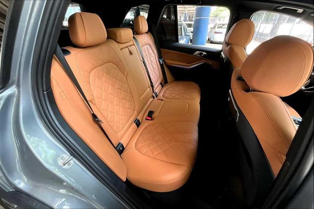 Photo of 2025 Skyscraper Grey Metallic BMW X5 PHEV