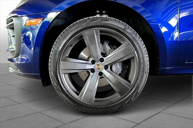 Photo of 2024 Gentian Blue Metallic Porsche Macan