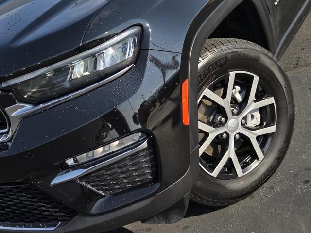 Photo of 2024 Black Jeep Grand Cherokee