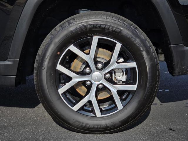 Photo of 2024 Black Jeep Grand Cherokee