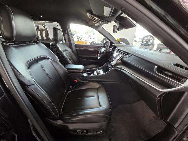 Photo of 2024 Black Jeep Grand Cherokee