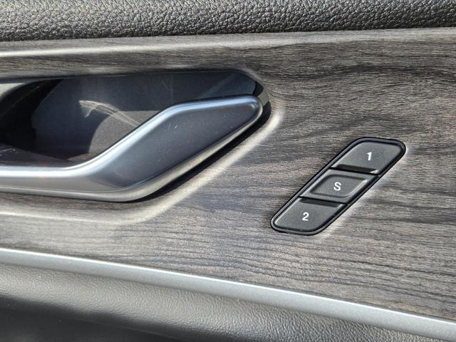Photo of 2024 Black Jeep Grand Cherokee