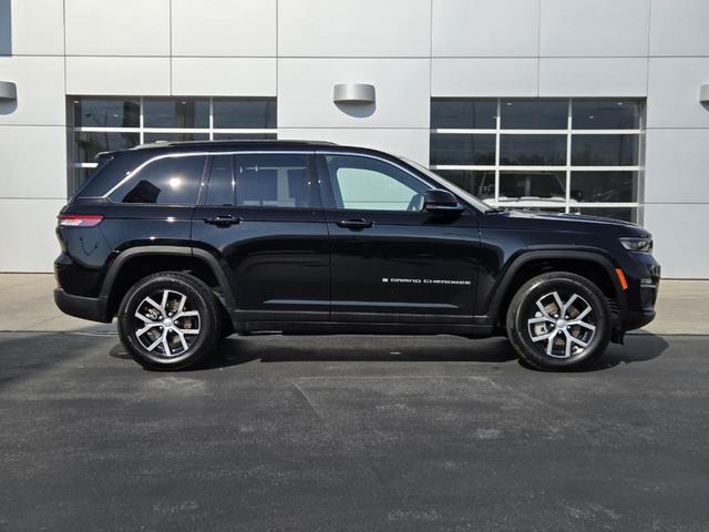 Photo of 2024 Black Jeep Grand Cherokee