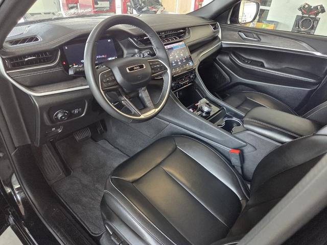 Photo of 2024 Black Jeep Grand Cherokee