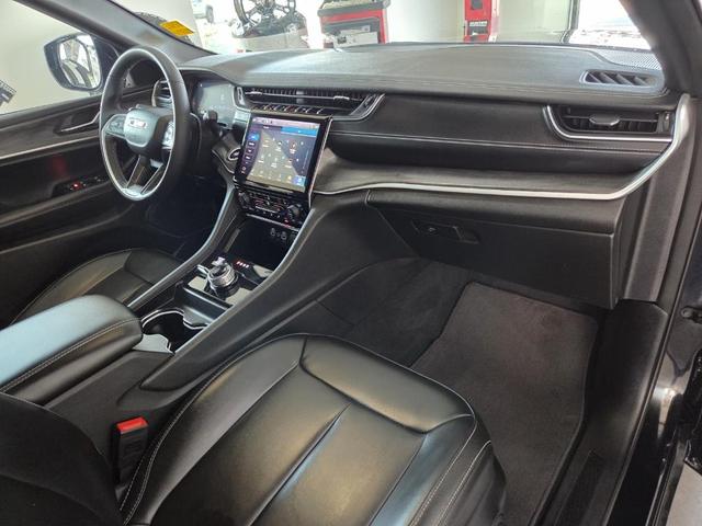 Photo of 2024 Black Jeep Grand Cherokee