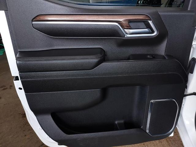 Photo of 2024 White Chevrolet Silverado 1500