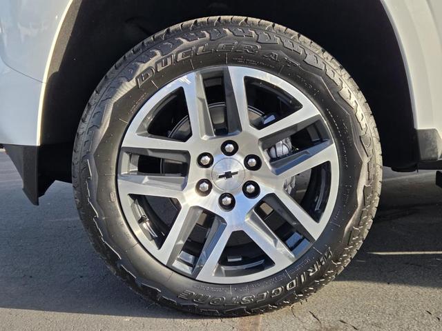 Photo of 2023 Summit White Chevrolet Colorado