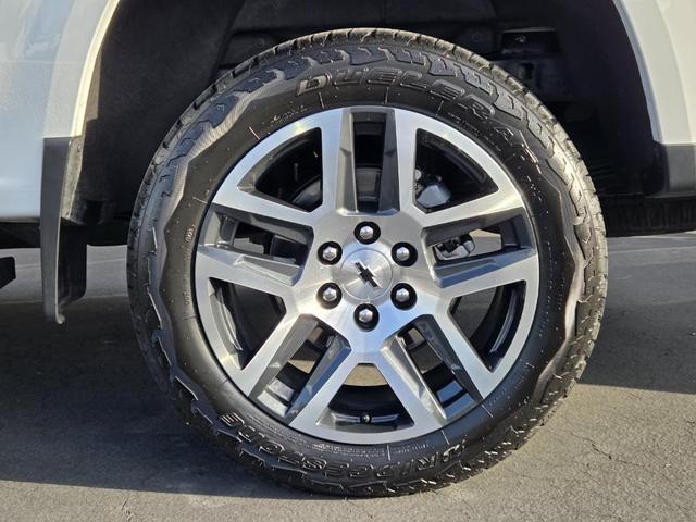 Photo of 2023 Summit White Chevrolet Colorado