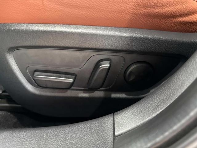 Photo of 2024 Zircon Sand Metalic Mazda CX-30