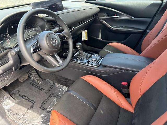 Photo of 2024 Zircon Sand Metalic Mazda CX-30