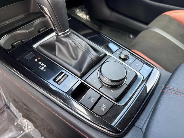 Photo of 2024 Zircon Sand Metalic Mazda CX-30