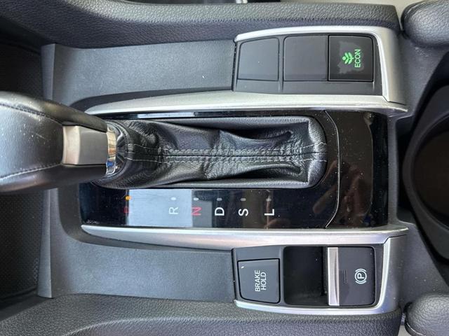 Photo of 2019 Platinum White Pearl Honda Civic