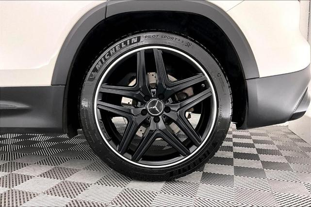 Photo of 2022 Polar White Mercedes-Benz AMG GLB 35