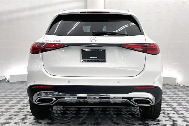 Photo of 2025 Polar White Mercedes-Benz GLC 300