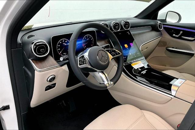 Photo of 2025 Polar White Mercedes-Benz GLC 300