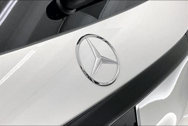 Photo of 2025 Polar White Mercedes-Benz GLC 300