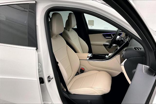 Photo of 2025 Polar White Mercedes-Benz GLC 300