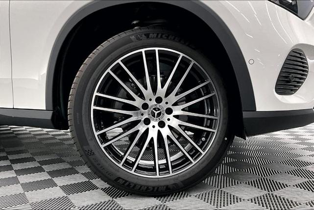 Photo of 2025 Polar White Mercedes-Benz GLC 300