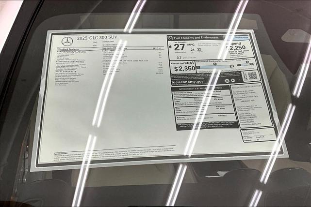 Photo of 2025 Polar White Mercedes-Benz GLC 300
