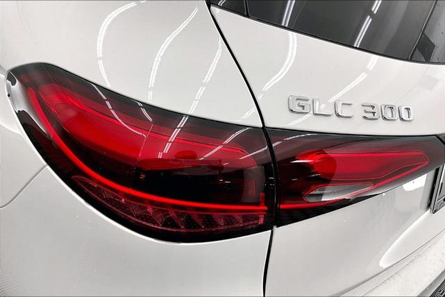 Photo of 2025 Polar White Mercedes-Benz GLC 300
