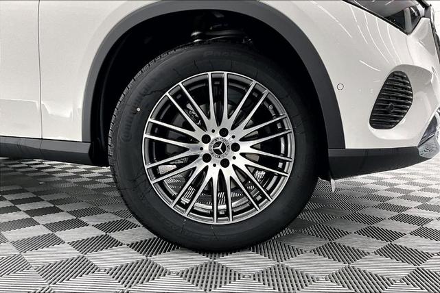 Photo of 2025 Polar White Mercedes-Benz GLC 300