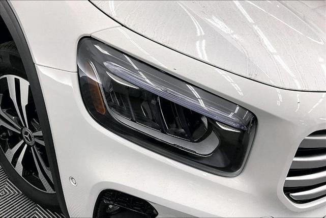 Photo of 2025 Polar White Mercedes-Benz GLB 250