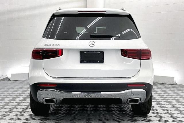 Photo of 2025 Polar White Mercedes-Benz GLB 250