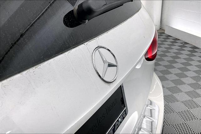 Photo of 2025 Polar White Mercedes-Benz GLB 250