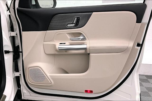Photo of 2022 Polar White Mercedes-Benz GLA 250