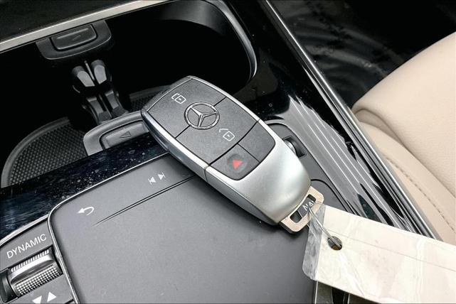 Photo of 2022 Polar White Mercedes-Benz GLA 250