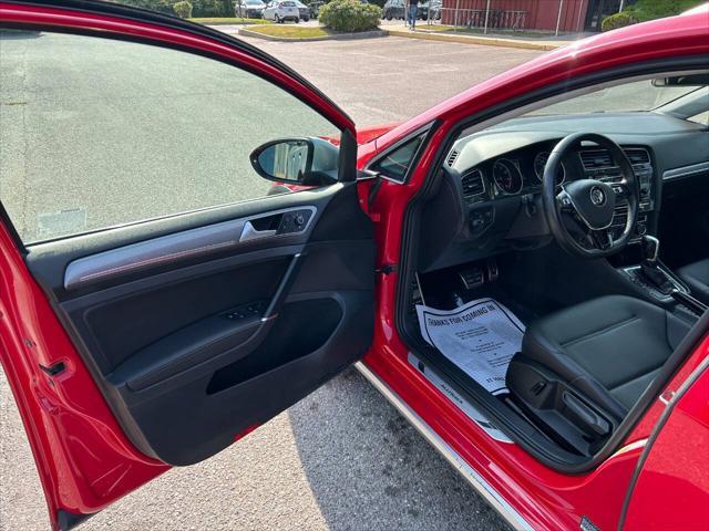 Photo of 2019 Tornado Red Volkswagen Golf Alltrack