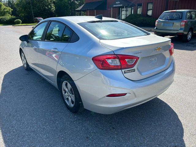 Photo of 2017 Silver Ice Metallic Chevrolet Cruze