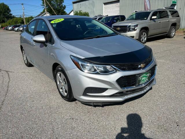 Photo of 2017 Silver Ice Metallic Chevrolet Cruze