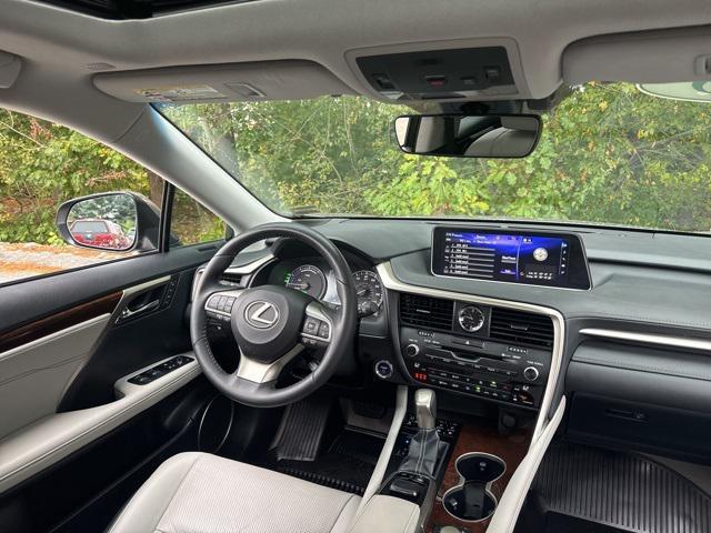Photo of 2018 Atomic Silver Lexus RX 450h