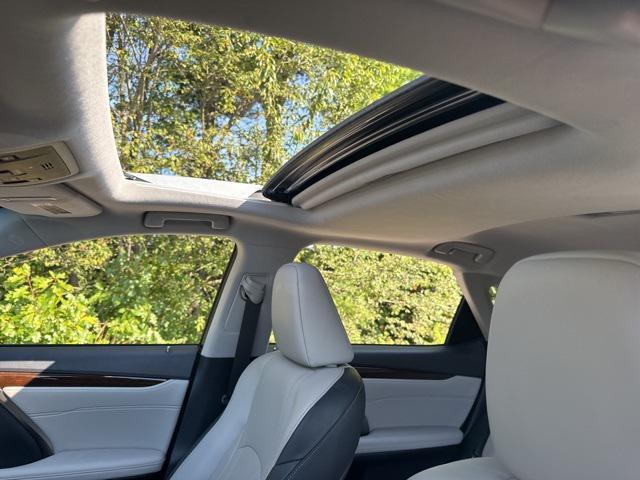 Photo of 2018 Atomic Silver Lexus RX 450h