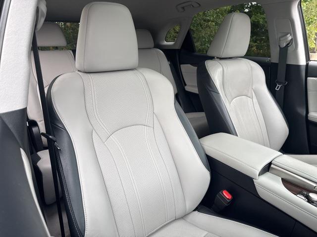Photo of 2018 Atomic Silver Lexus RX 450h