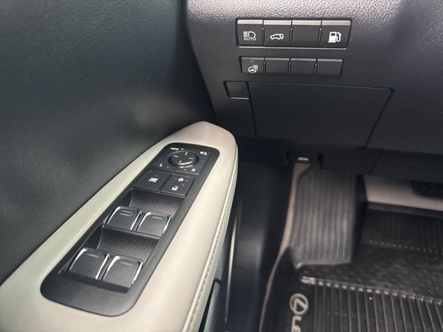 Photo of 2018 Atomic Silver Lexus RX 450h