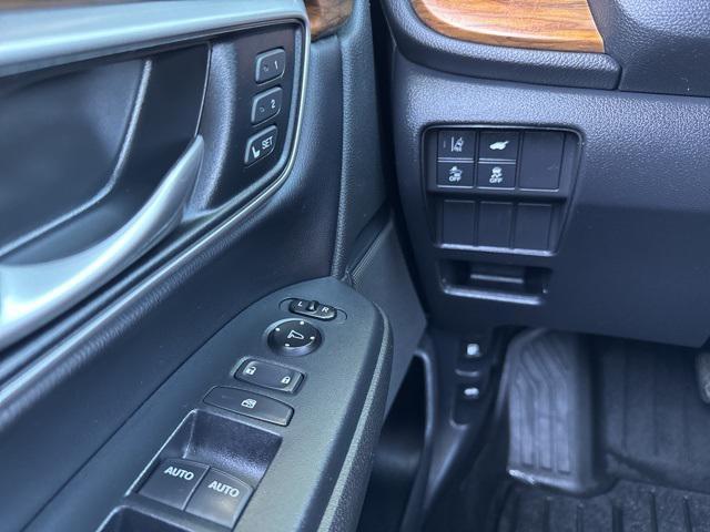 Photo of 2018 White Diamond Pearl Honda CR-V